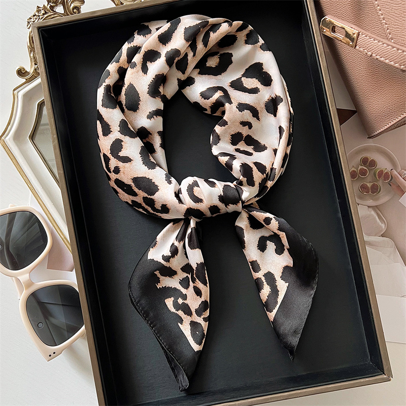 Silk Neck Scarf - 70 センチメートル正方形の高級ヒョウ柄シルクスカーフレディースヘッドバンド小さな髪スカーフバンド女性ハンカチバンダナスカーフ